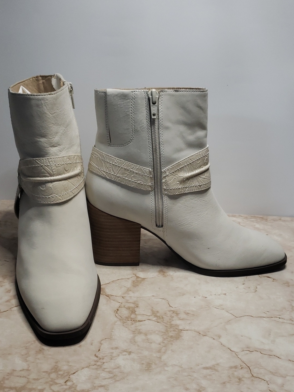 Vionic Women's Off White Leather Ankle Boots with Block Heel Size 9